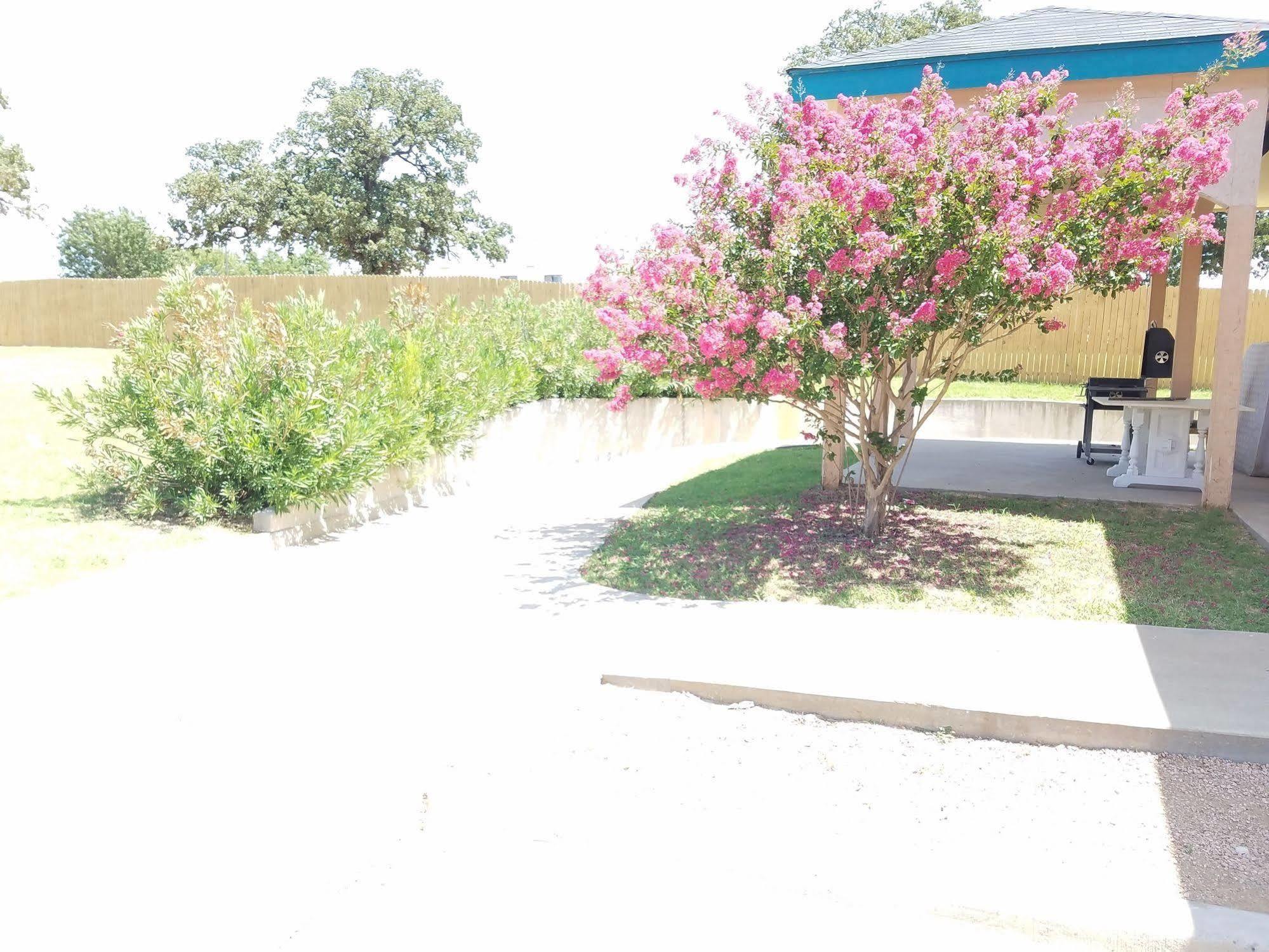 Quality One Motel Weatherford Εξωτερικό φωτογραφία